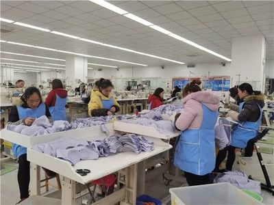 訂單激增，梁平服飾企業開足馬力忙生產